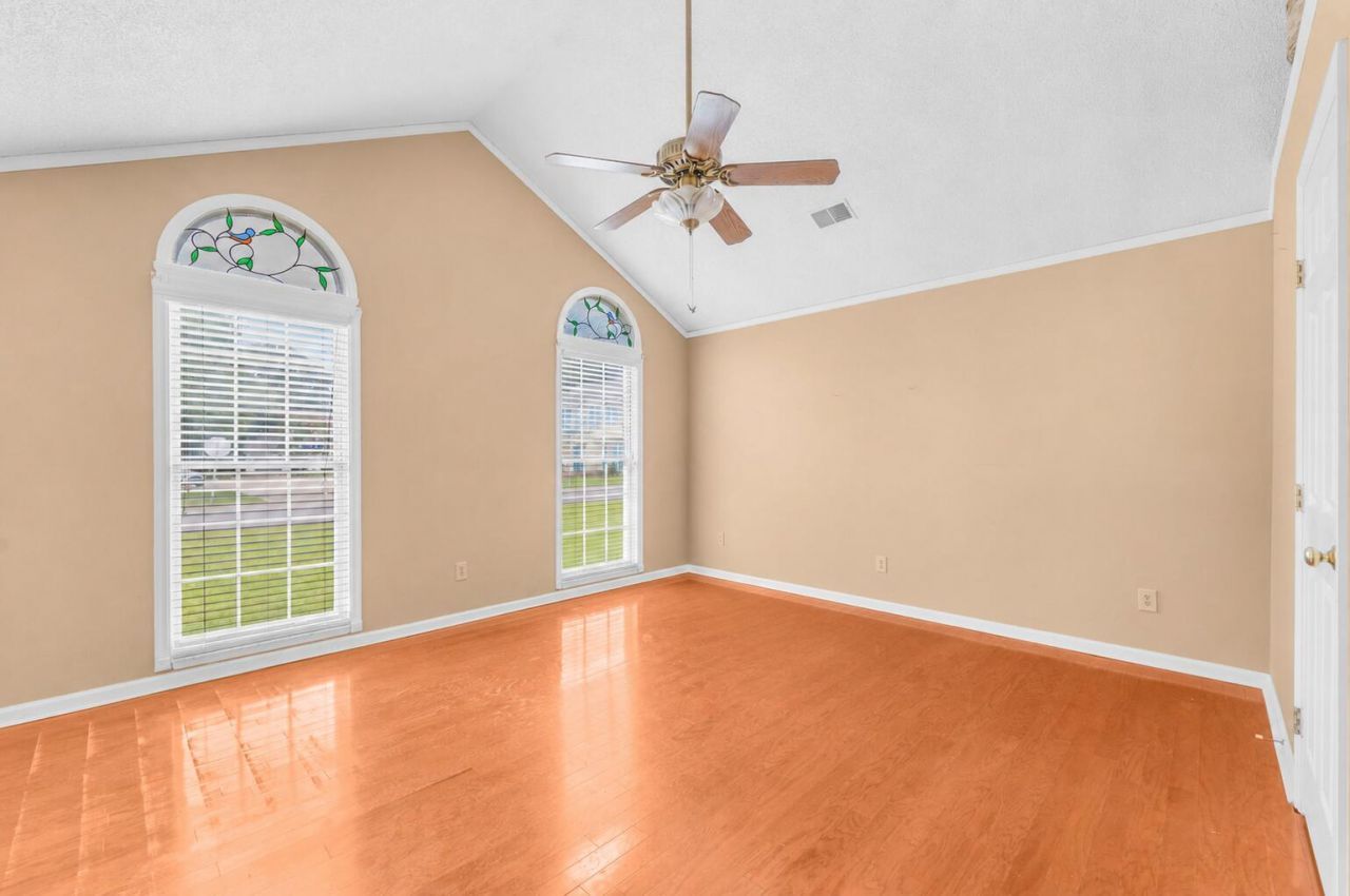 120 Kingsbridge Drive Photo 39