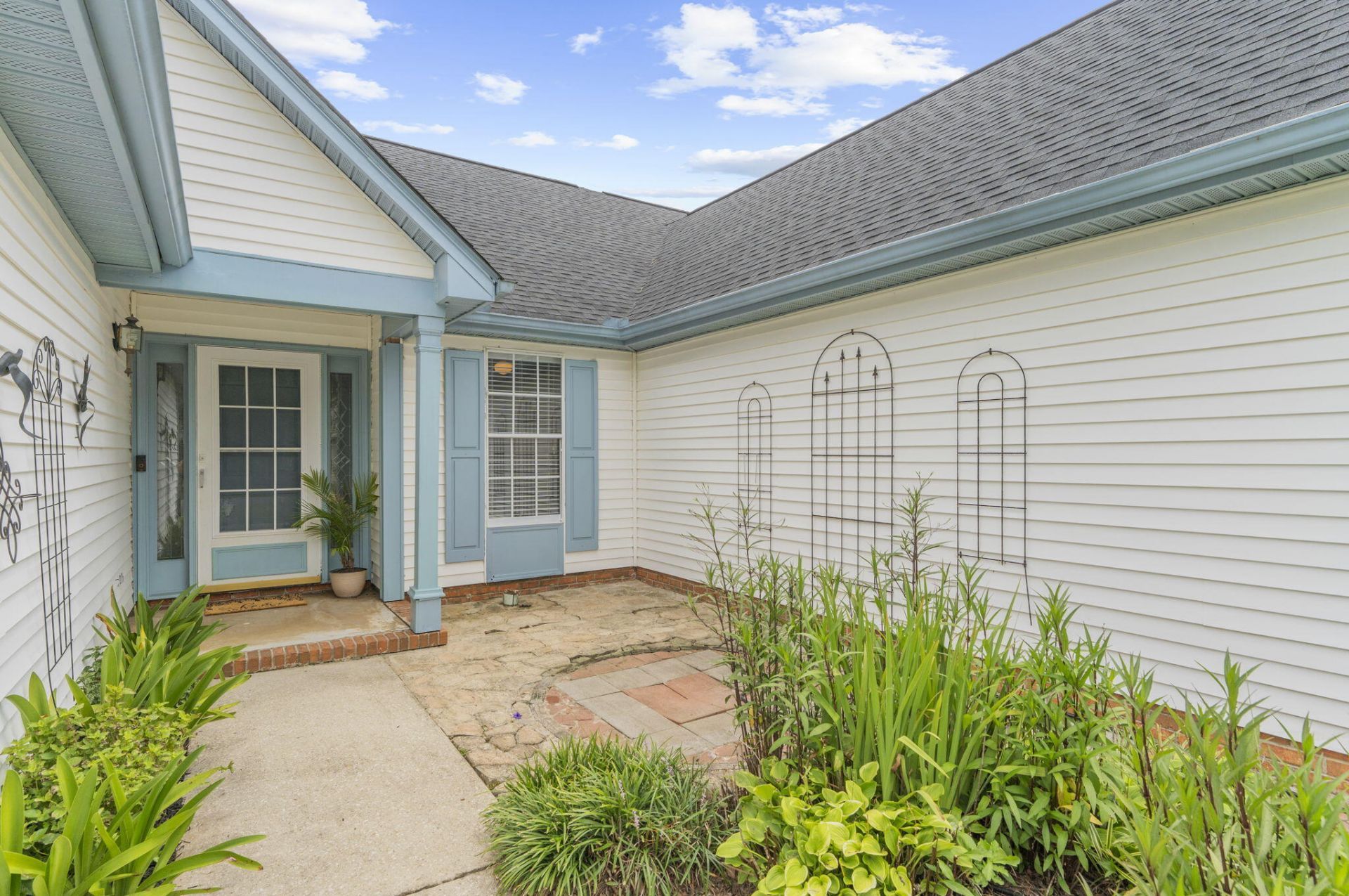 120 Kingsbridge Drive Photo 4