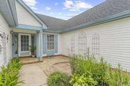 120 Kingsbridge Drive photo 4