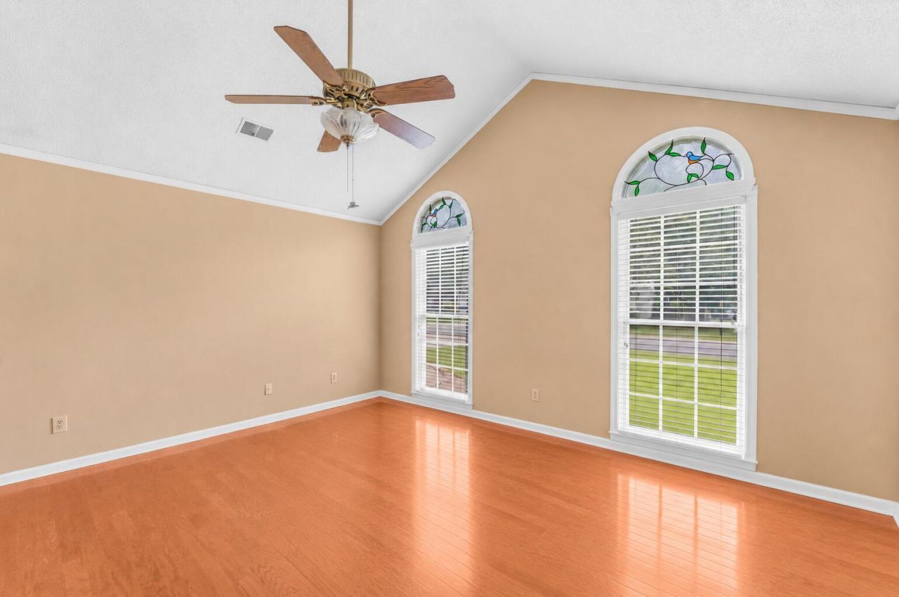 120 Kingsbridge Drive Photo 40