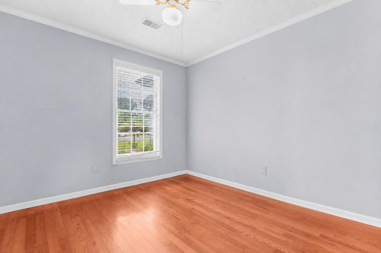 120 Kingsbridge Drive Photo 42
