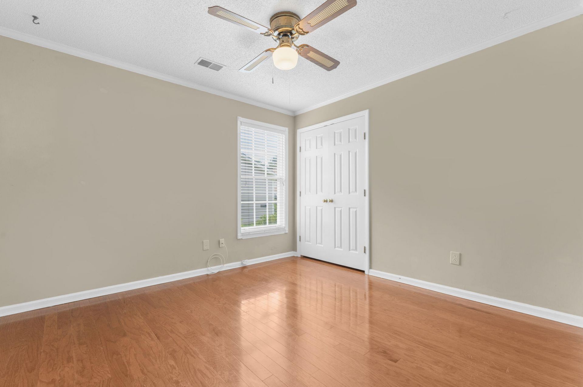 120 Kingsbridge Drive Photo 44