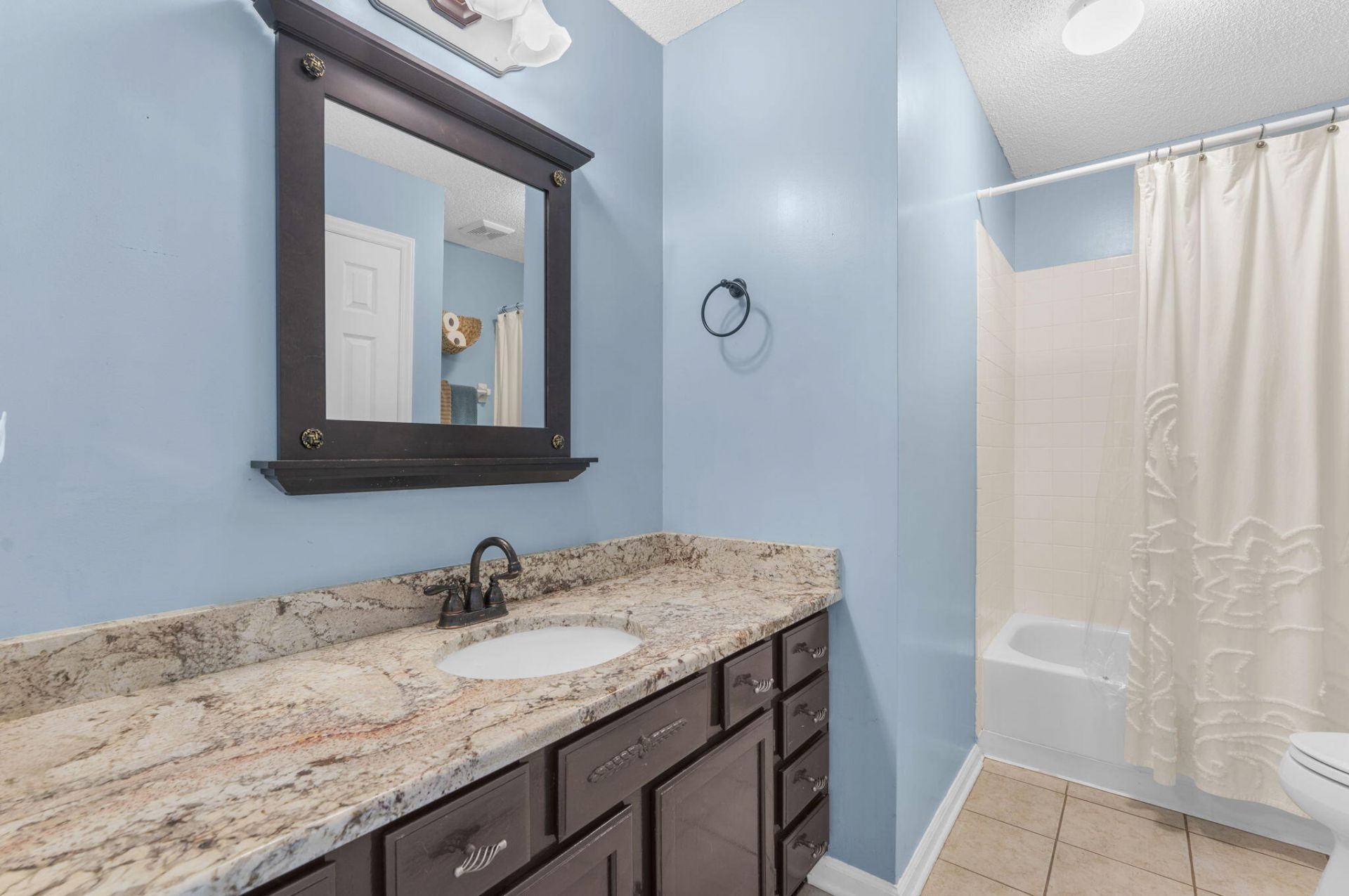 120 Kingsbridge Drive Photo 45