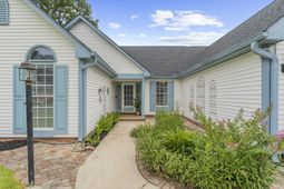 120 Kingsbridge Drive photo 4
