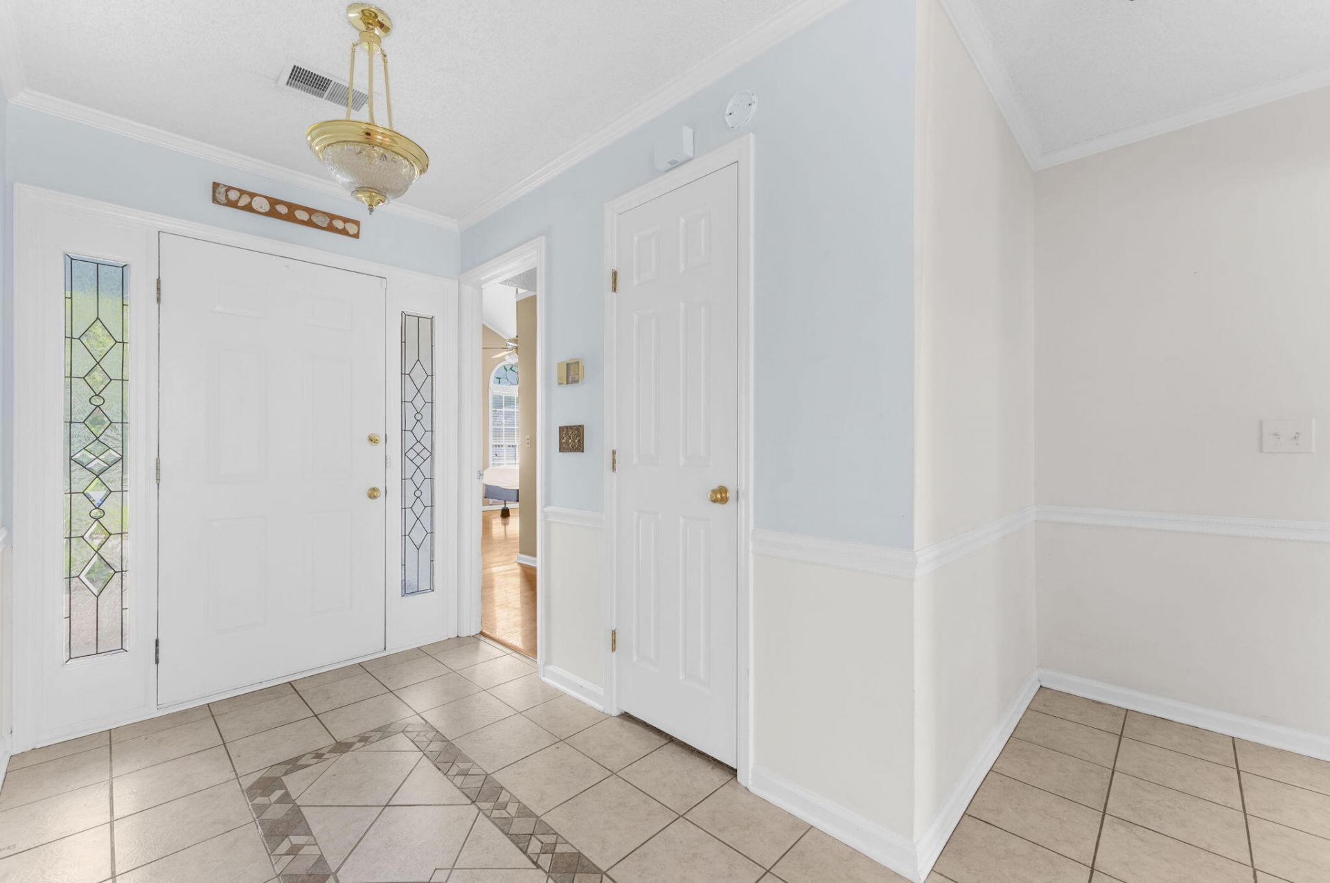 120 Kingsbridge Drive Photo 6