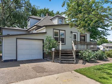 220 N Chestnut Street, Belle Plaine, MN 56011