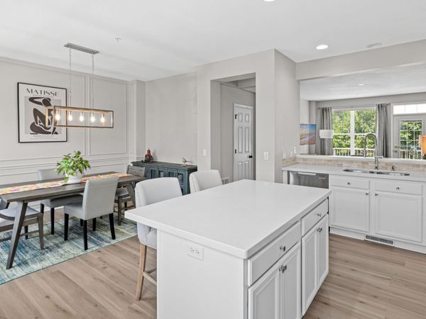 1862 Colonial Lane, Unit 3, Chanhassen, MN 55317