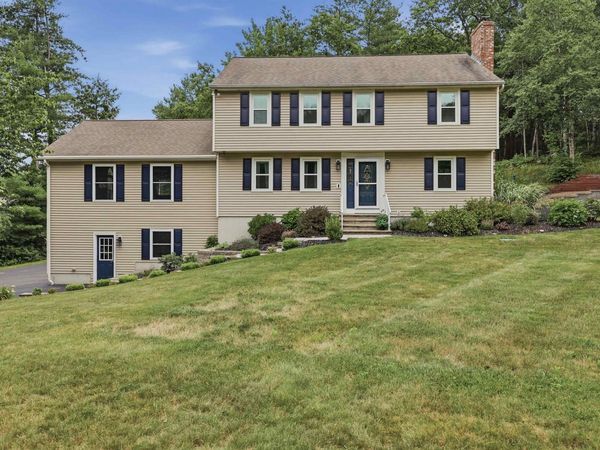 17 Windsor Boulevard, Londonderry, NH 03053