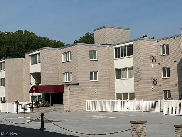 520 Meredith Lane , Unit 207, Cuyahoga Falls, OH 44223