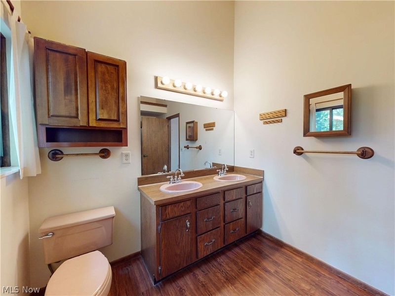 8495 Painesville Warren Road, Concord Township, OH 44077 Photo 15