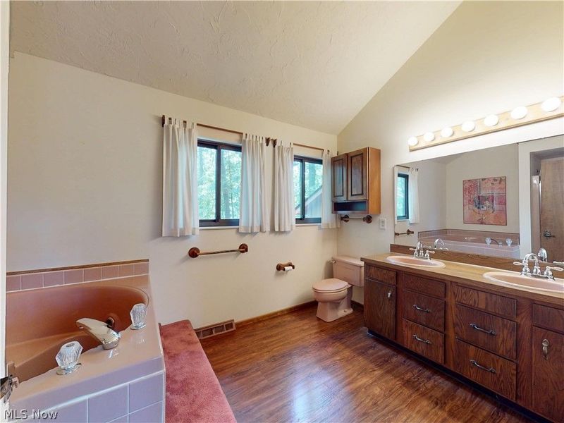 8495 Painesville Warren Road, Concord Township, OH 44077 Photo 18