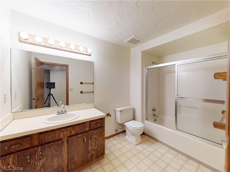 8495 Painesville Warren Road, Concord Township, OH 44077 Photo 29