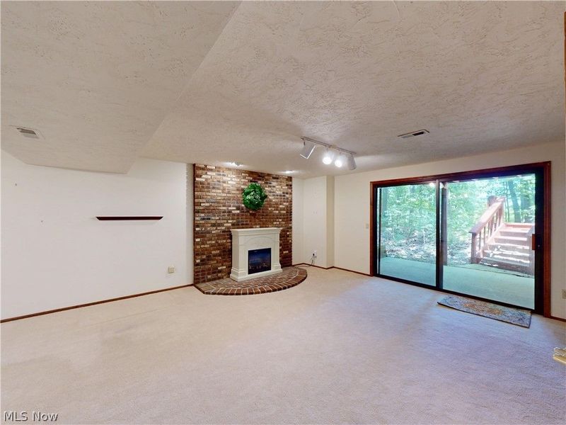 8495 Painesville Warren Road , Concord Township, OH 44077 Photo 38