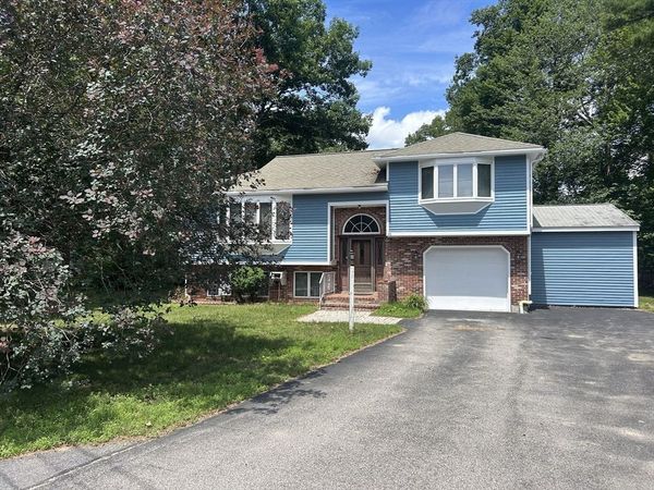 20 Breeze Dr, Worcester, MA 01602