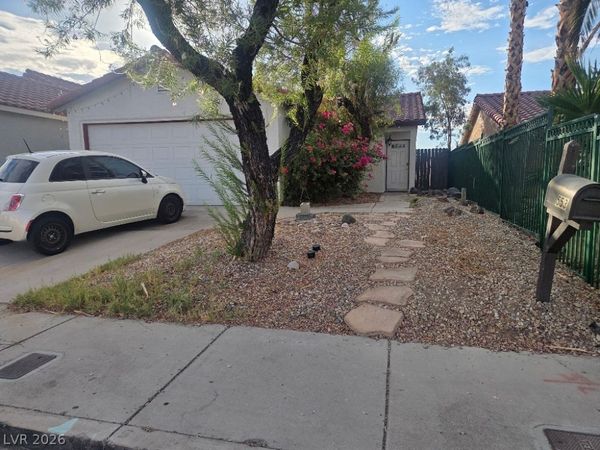 553 Grimsby Avenue , Henderson, NV 89014