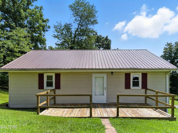 128 Barnes Lane, Strawberry Plains, TN 37871