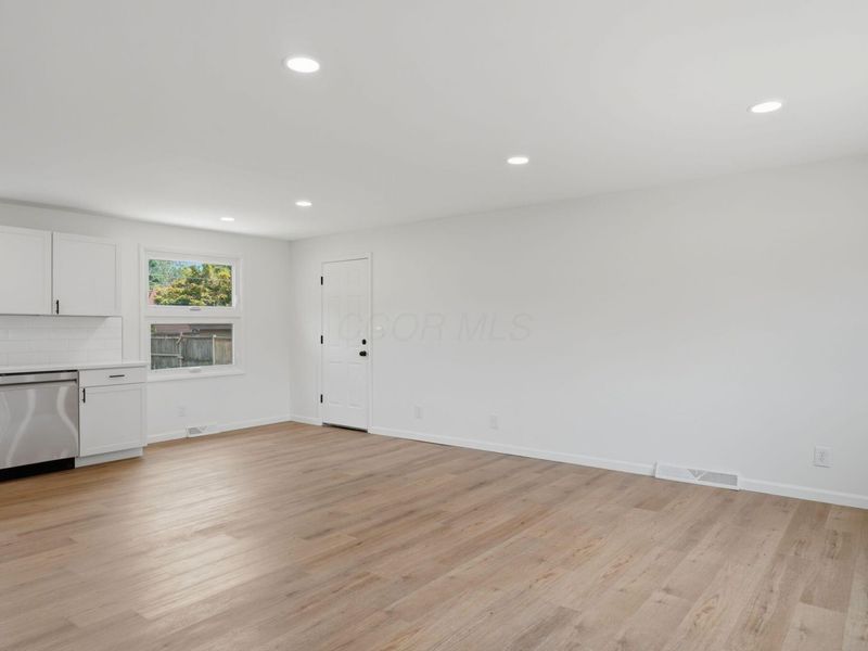 878 Oberlin Drive, Heath, OH 43056 Photo 7