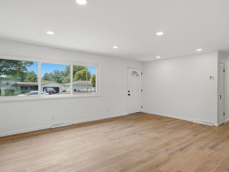 878 Oberlin Drive, Heath, OH 43056 Photo 8