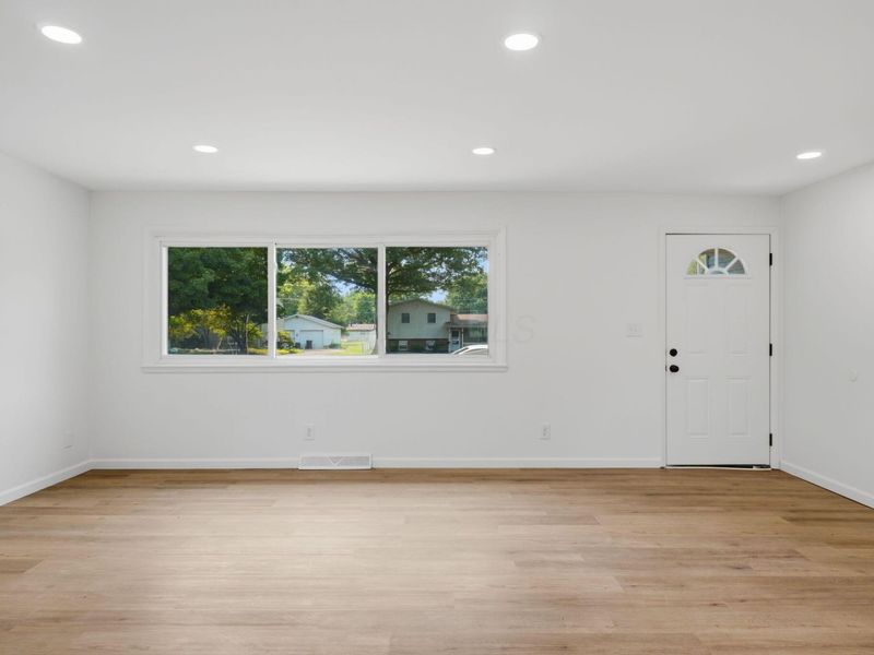 878 Oberlin Drive, Heath, OH 43056 Photo 9