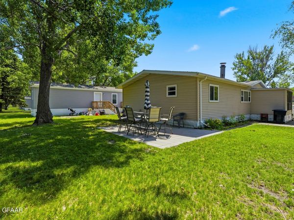 2522 LAWNDALE Road , Grand Forks, ND 58201