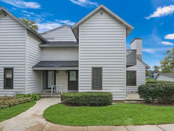 719 Wakefield Road , Gurnee, IL 60031