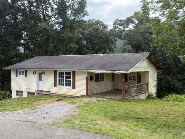 211 S Oak Street , Whitwell, TN 37397
