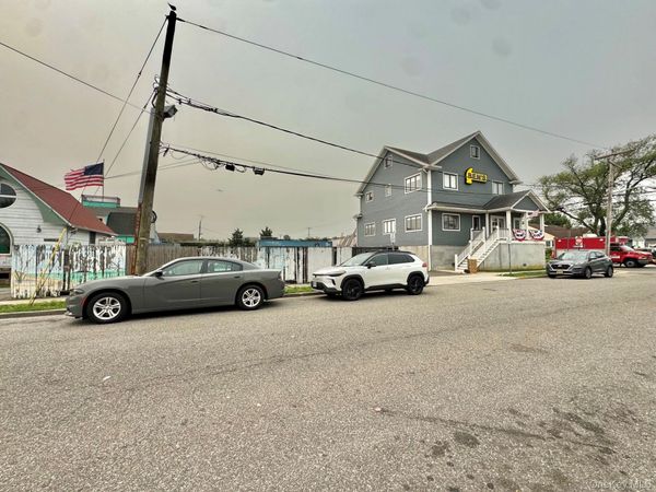 19 Suffolk Street , Freeport, NY 11520