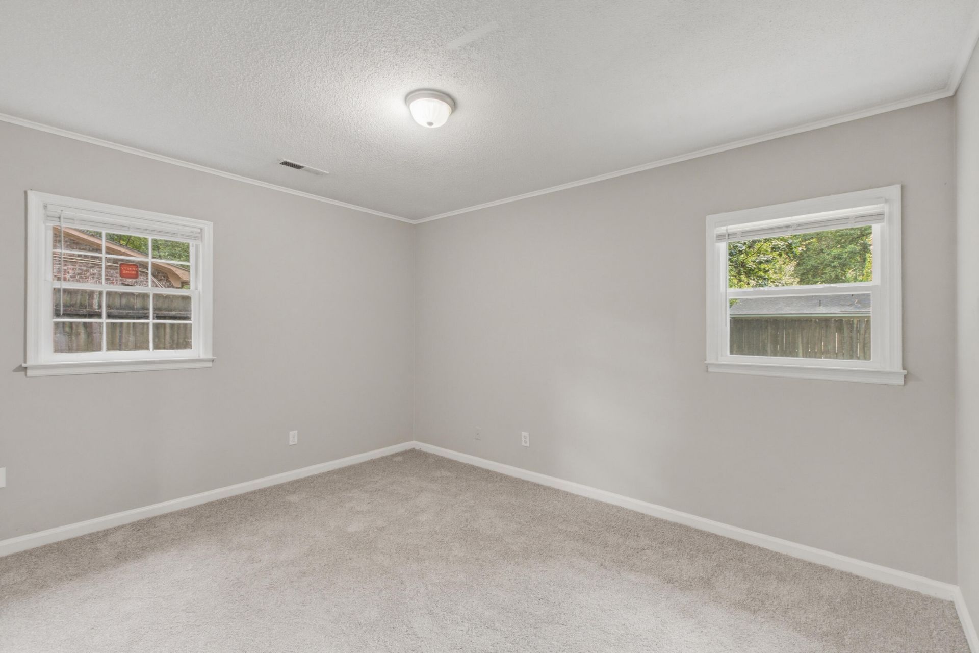 2621 Myrtis Lane Photo 33