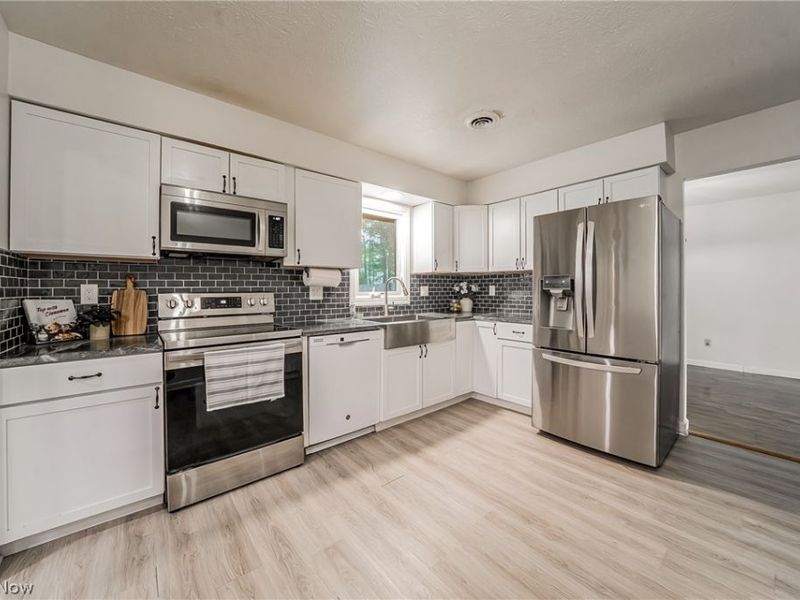 421 Armour Road, Avon Lake, OH 44012 Photo 12
