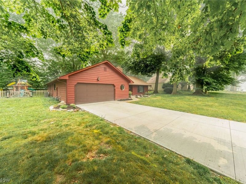 421 Armour Road, Avon Lake, OH 44012 Photo 2