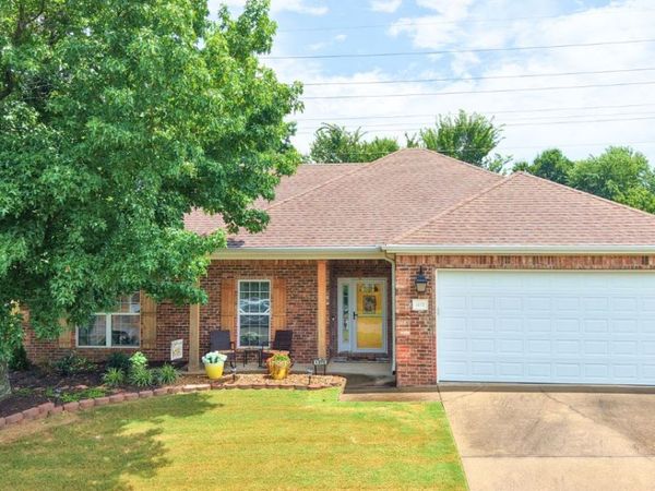 1372 N Cannondale Drive , Fayetteville, AR 72704