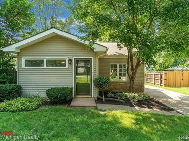 3262 Edgemere Street , Commerce Twp, MI 48382