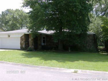606 Jeffery Street , Tahlequah, OK 74464