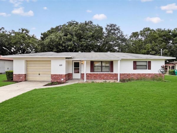 610 FOURTH AVENUE , LADY LAKE, FL 32159