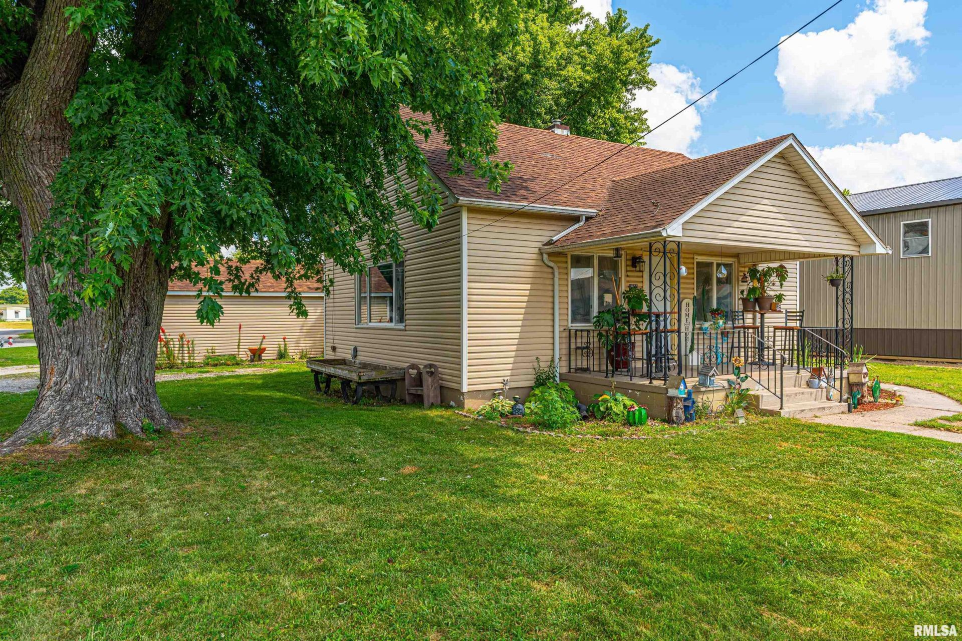 1502 Delavan Street, Lincoln, IL 62656 Main Photo