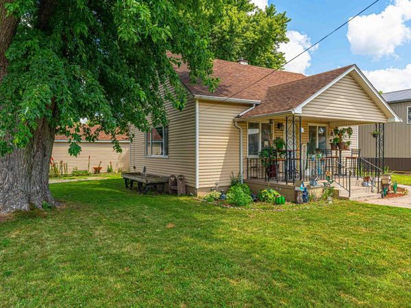 1502 DELAVAN Street, Lincoln, IL 62656