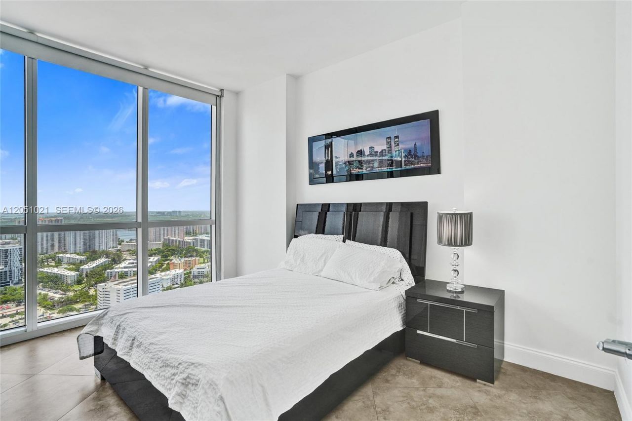 18201 Collins Ave , Unit 4705, Sunny Isles Beach, FL 33160 Photo