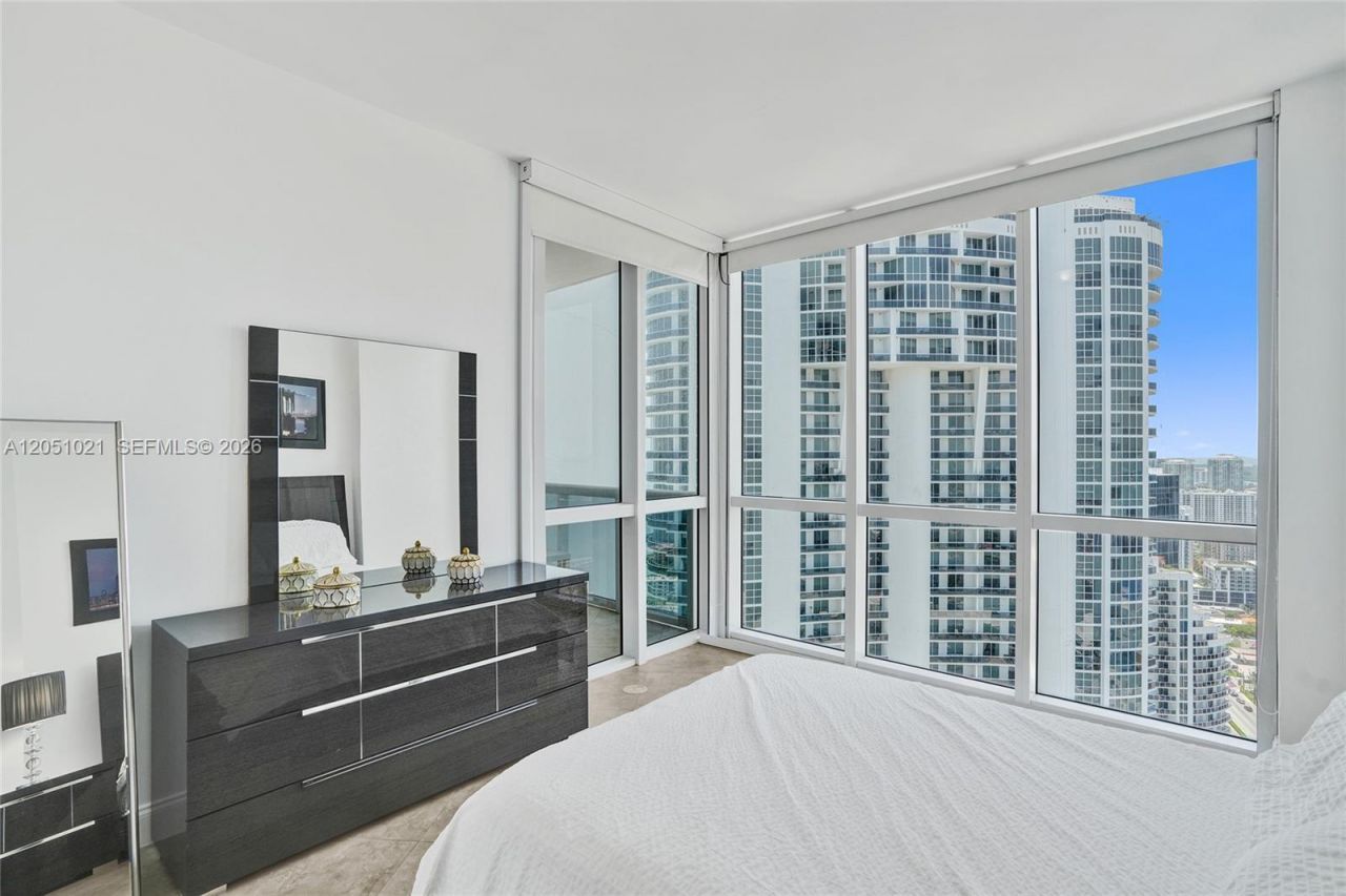 18201 Collins Ave , Unit 4705, Sunny Isles Beach, FL 33160 Photo