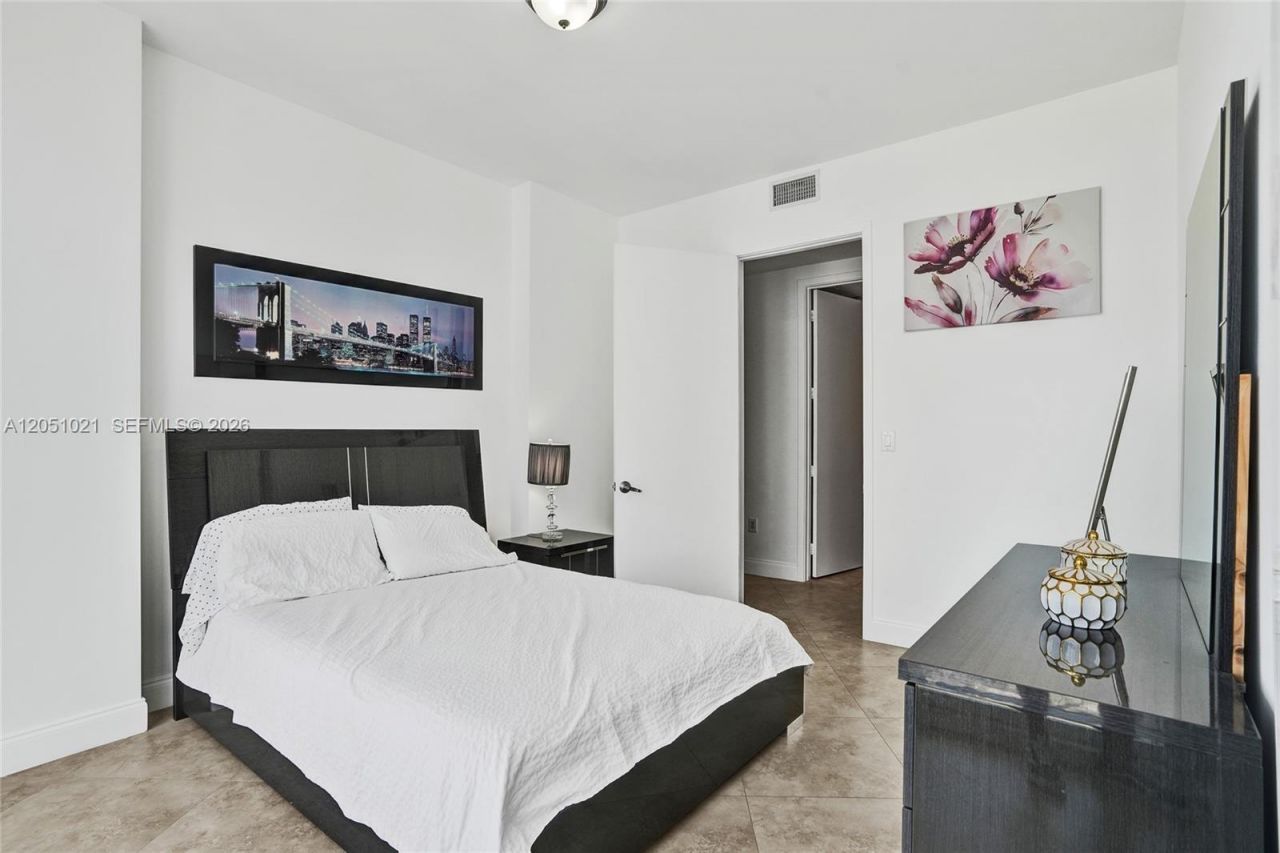 18201 Collins Ave , Unit 4705, Sunny Isles Beach, FL 33160 Photo