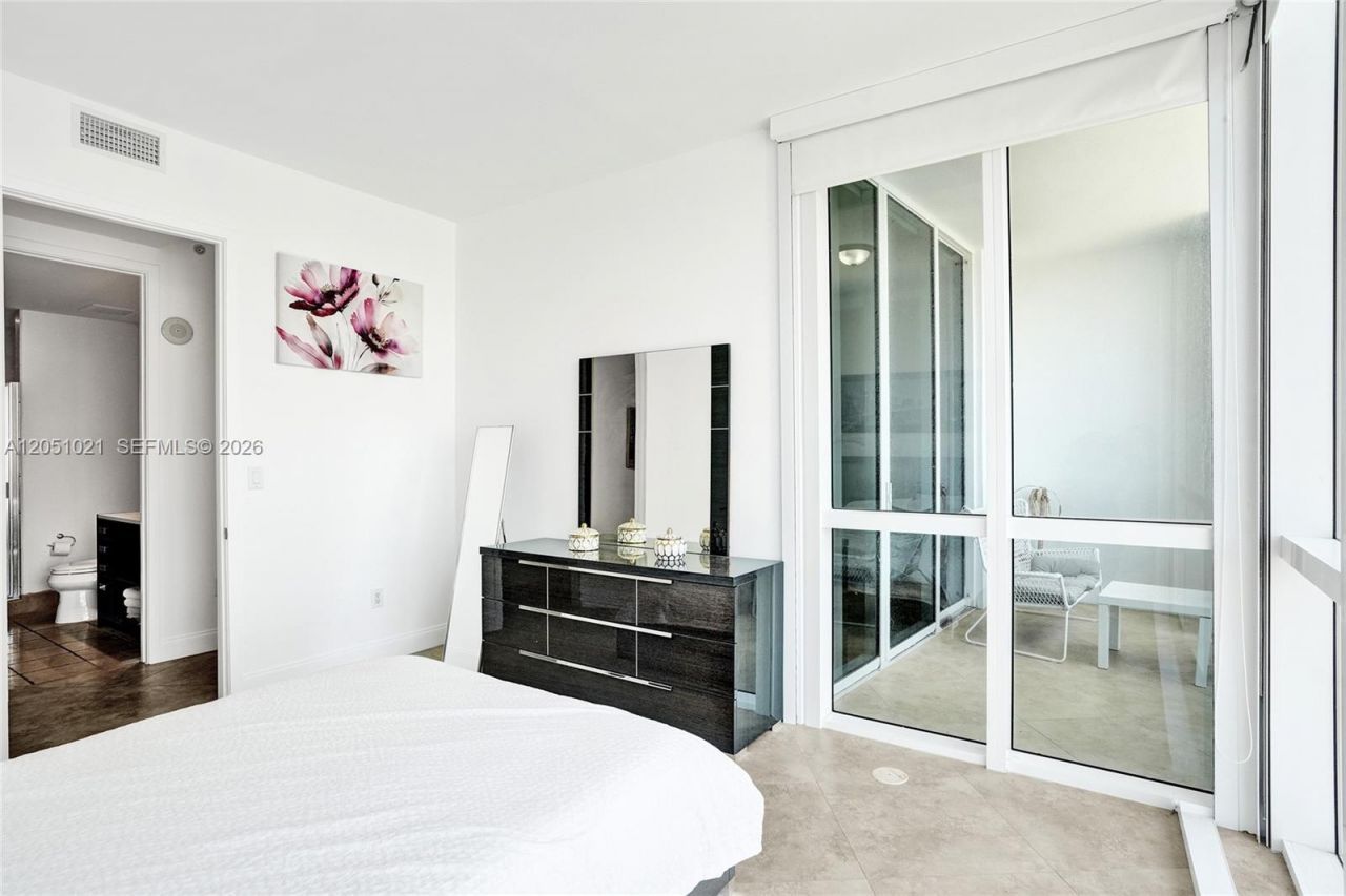 18201 Collins Ave , Unit 4705, Sunny Isles Beach, FL 33160 Photo