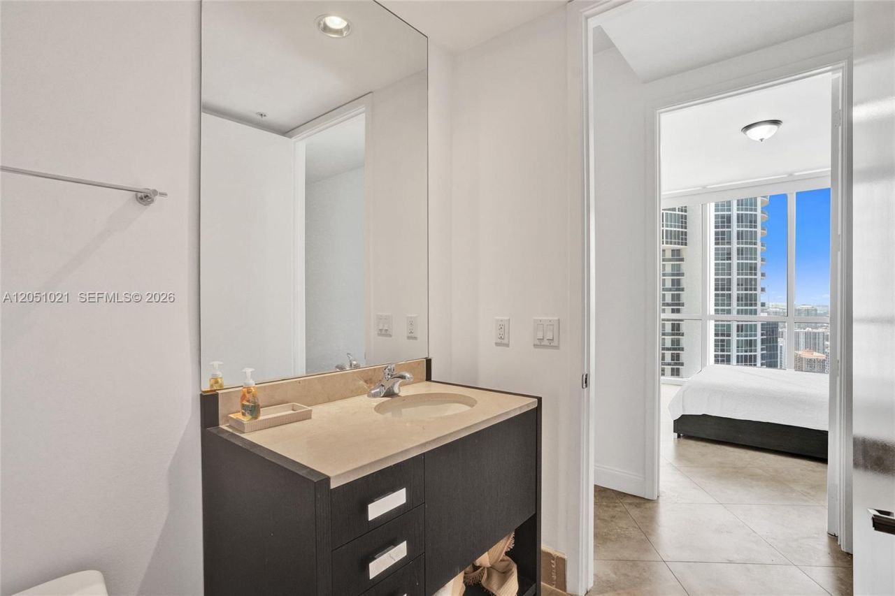 18201 Collins Ave , Unit 4705, Sunny Isles Beach, FL 33160 Photo