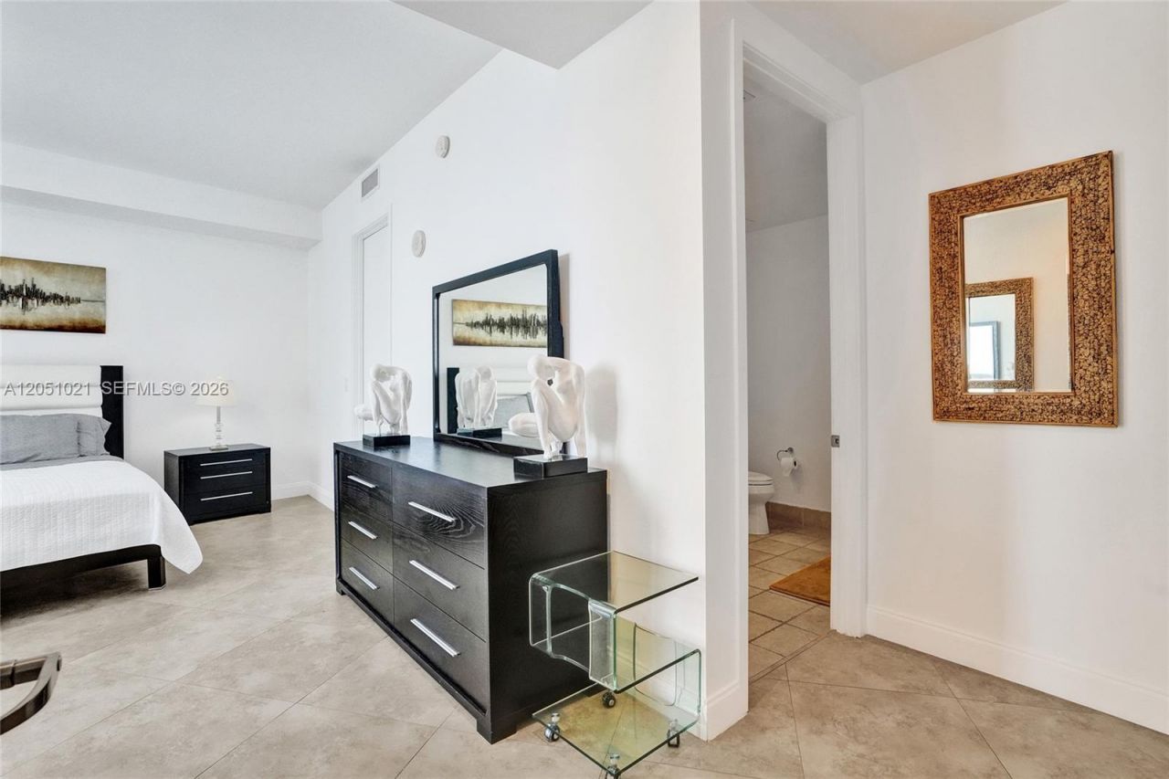 18201 Collins Ave , Unit 4705, Sunny Isles Beach, FL 33160 Photo