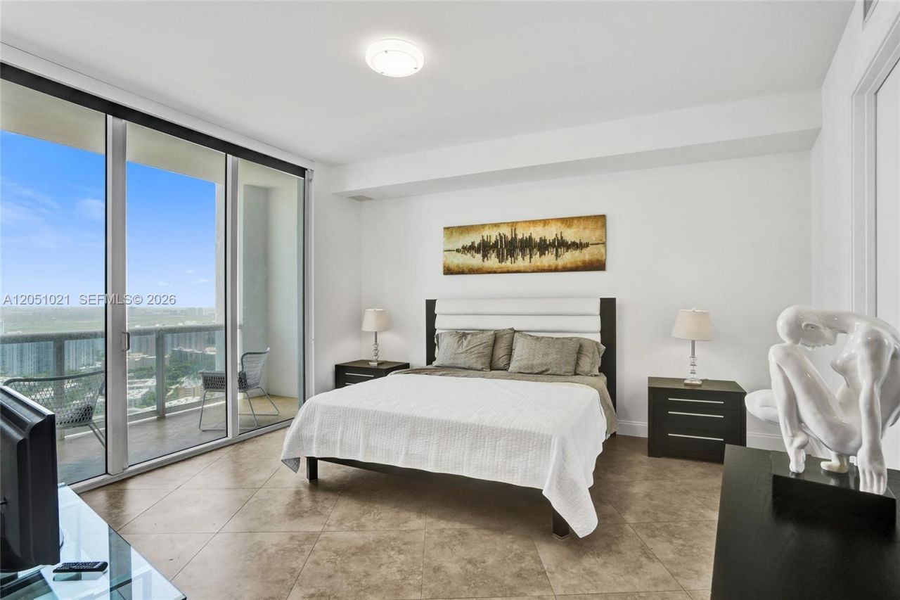 18201 Collins Ave , Unit 4705, Sunny Isles Beach, FL 33160 Photo