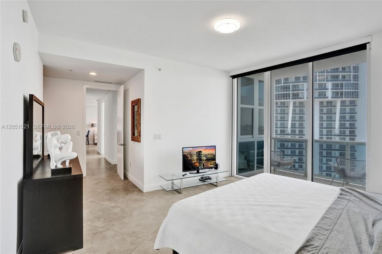 18201 Collins Ave , Unit 4705, Sunny Isles Beach, FL 33160 Photo