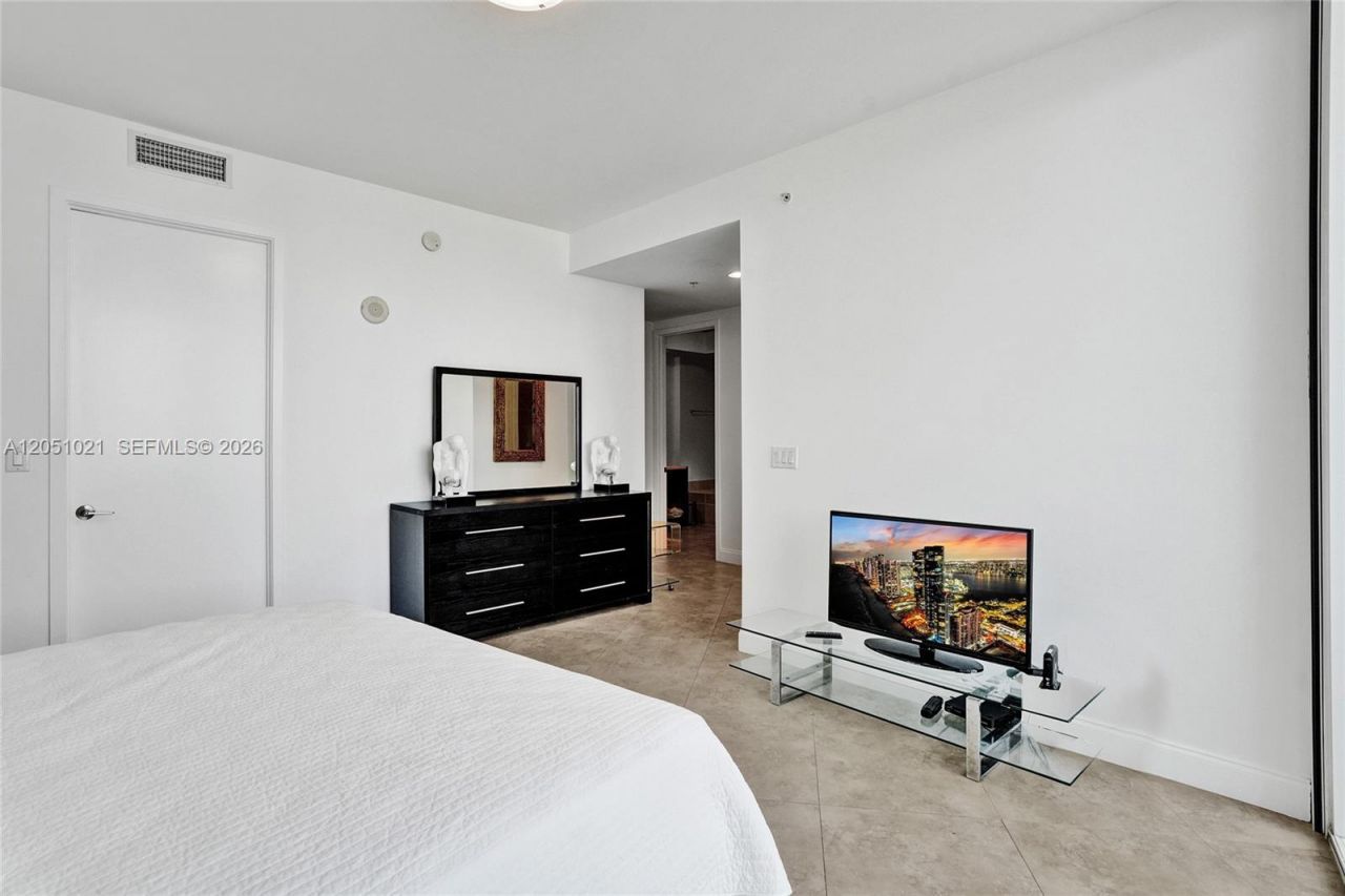18201 Collins Ave , Unit 4705, Sunny Isles Beach, FL 33160 Photo
