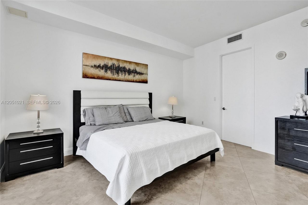 18201 Collins Ave , Unit 4705, Sunny Isles Beach, FL 33160 Photo