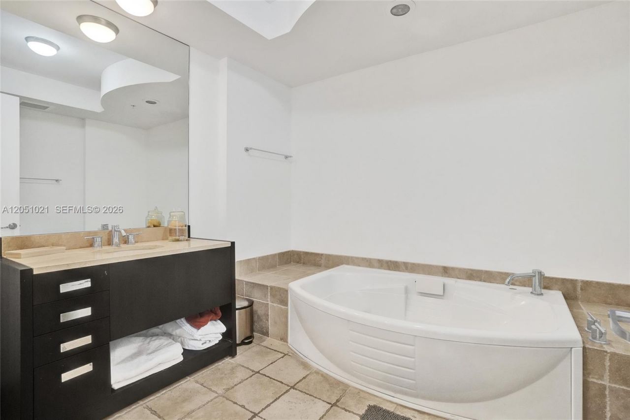 18201 Collins Ave , Unit 4705, Sunny Isles Beach, FL 33160 Photo