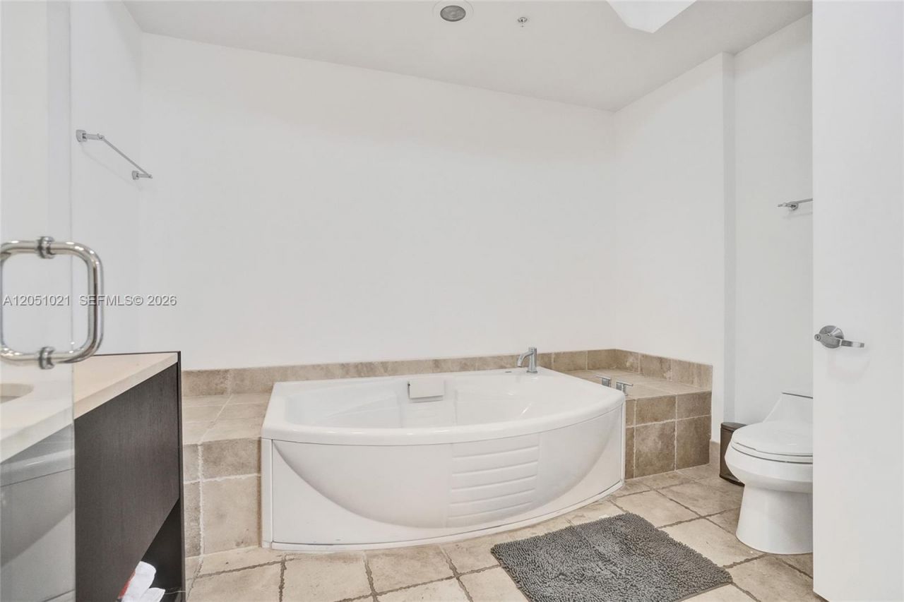 18201 Collins Ave , Unit 4705, Sunny Isles Beach, FL 33160 Photo