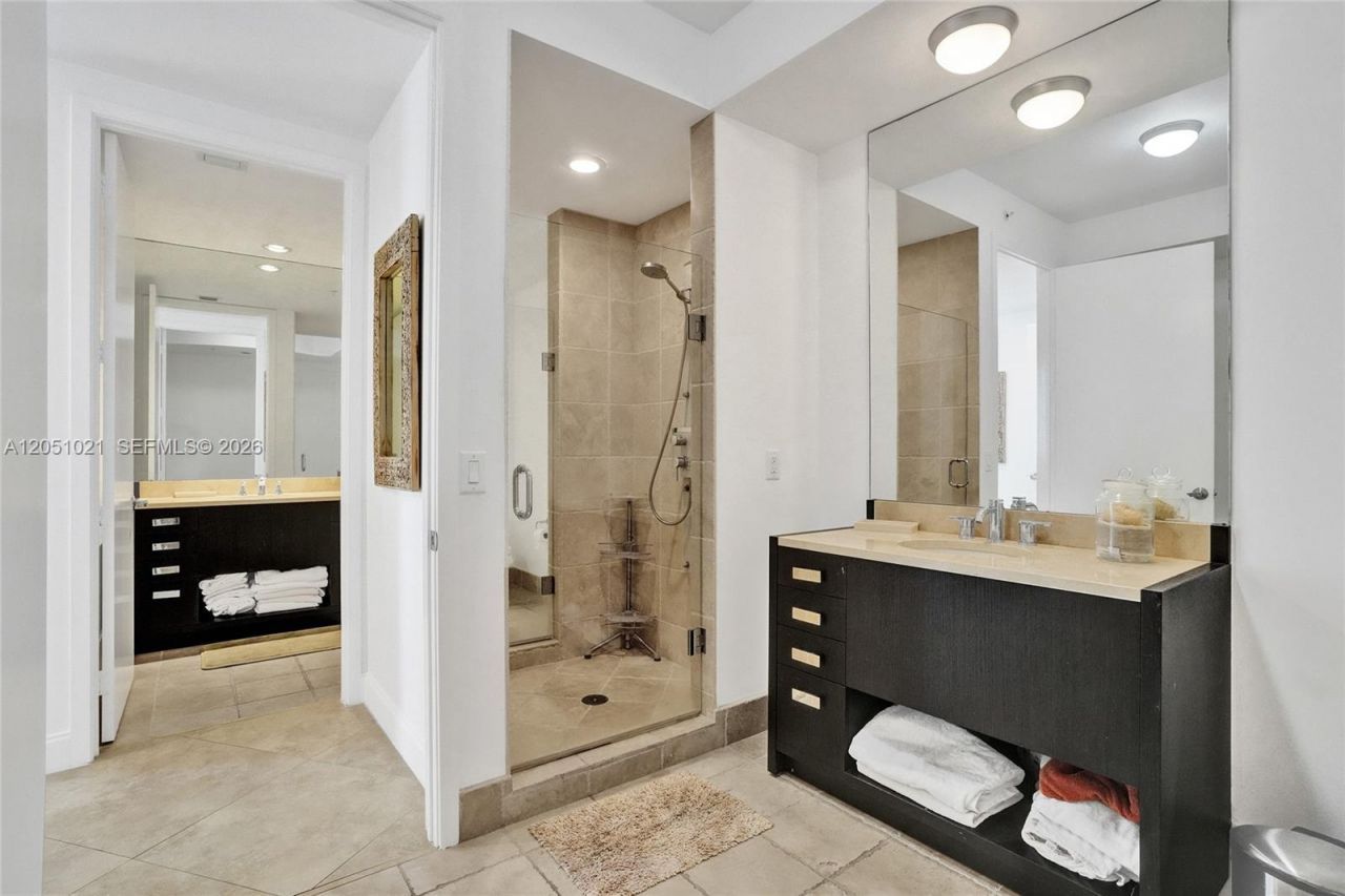 18201 Collins Ave , Unit 4705, Sunny Isles Beach, FL 33160 Photo