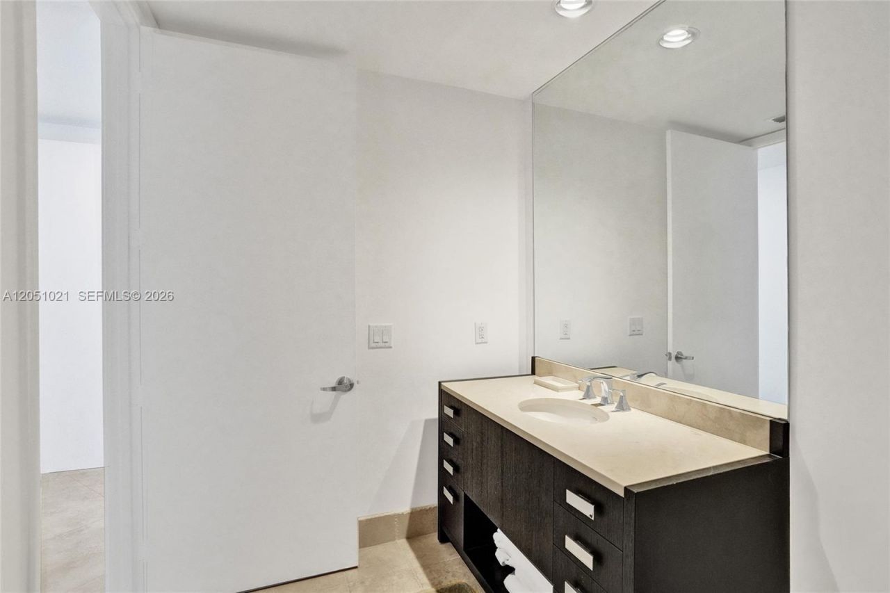 18201 Collins Ave , Unit 4705, Sunny Isles Beach, FL 33160 Photo